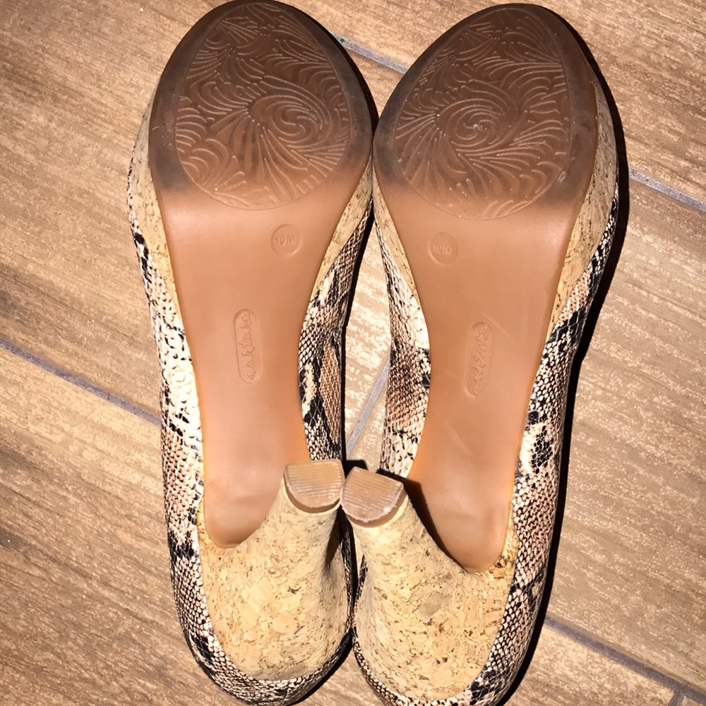 NURTURE By LAMAZE KIRA  Snake Print Heels. - Picture 6 of 8